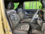 運転席まわりには十分なスペースがあり、大柄な方でもゆったり運転していただける環境です。