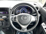 インテリアに合わせたデザインのステアリングは、運転される方のことも考え、運転しやすい形状、大きさです。是非一度、実際に触ってお確かめください。