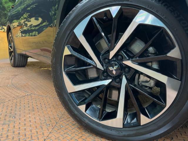 中古車 三菱 アウトランダー PHEV 2.4 P 4WD の中古車詳細