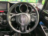 【純正革巻きステアリング】上質な革を使用することで、手にしっかり馴染みとても運転しやすいハンドルです♪