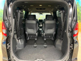 後席を格納すると、これだけの広さが!シーンに合わせたシートアレンジで、大きな荷物も積むことが出来ます♪