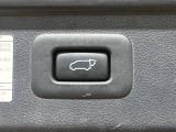 【パワーバックドア】スマートキーや運転席のボタンを押すだけでリアゲートが自動で開閉します!荷物を持っている時や、高い位置にあるバックドアを閉める際に便利な機能です♪