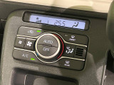 【オートエアコン】一度お好みの温度に設定すれば、車内の温度を検知し風量や温度を自動で調整。暑い…寒い…と何度もスイッチ操作をする必要はありません。快適な車内空間には必須の機能ですね♪