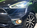【LEDヘッドライト】悪天候や夜間走行時も良好な視界を確保し安心して運転できる高輝度LEDヘッドライトを装備!点灯速度が早く、消費電力も抑えられています。