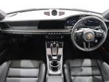 人気のオプションなどが多く装備されている車内です。気になるポイントなどもお気軽にお問い合わせください。お問い合わせはTEL072-224-4908