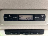 【リアオートエアコン】広い後部座席には必須の機能!風量や温度を自動で調整し前席と同様な車内環境にしてくれるリアオートエアコンを装備。夏の暑さも冬の寒さもストレスなく快適にお過ごしいただけます♪