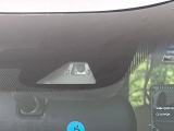【ホンダセンシング】走行中に前方の車両等を認識し、衝突しそうな時は警報とブレーキで衝突回避と被害軽減をアシスト。より安全にドライブをお楽しみいただけます。