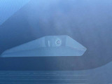 【トヨタセーフティセンス】走行中に前方の車両等を認識し、衝突しそうな時は警報とブレーキで衝突回避と被害軽減をアシスト。より安全にドライブをお楽しみいただけます。