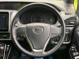 【ステアリングスイッチ】運転中、前方から目線をそらすことなく、オーディオ等の操作が可能な便利機能!安心&快適なドライブを演出してくれます♪