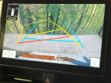 【バックカメラ】駐車時に後方がリアルタイム映像で確認できます。大型商業施設や立体駐車場での駐車時や、夜間のバック時に大活躍!運転スキルに関わらず、今や必須となった装備のひとつです!