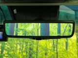 【デジタルインナーミラー】後席の大きな荷物や同乗者で後方が確認しづらい時でも安心!カメラが撮影した車両後方の映像をルームミラー内に表示。クリアな視界で状況の確認が可能です!