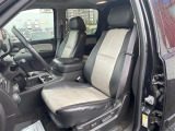 【運転席】運転席やその他のシートに座っていただき、エンジンをかけていただく事も可能です。