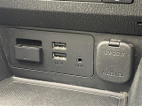 【 USB端子 】USB接続もついていますので携帯などの電子機器の充電にも使えて便利です♪