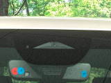 【i-ACTIVESENSE】走行中に前方の車両等を認識し、衝突しそうな時は警報とブレーキで衝突回避と被害軽減をアシスト。より安全にドライブをお楽しみいただけます。