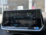 指先一つで直感的に操作できる7インチタッチスクリーン。Apple CarPlay、Android Autoに対応。