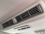 リアシーリングファンも付いておりますので、車内の空気の循環にも役立ちます。