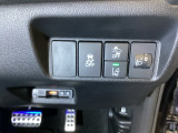 ハンドルの右側にはヘッドライトレベライザーとHondaセンシング用のメインスイッチなどがついています。ヘッドライトレベライザーは道路状況や積荷の加重に応じてライトの高さを調節できます。