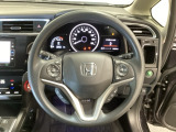 ハンドルにHondaセンシング系のクルーズコントロールやレーンキープアシストなどのスイッチと、オーディオの操作スイッチが装備されています。ハンドルから手を離さず安全に操作できます。