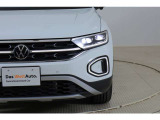 LEDマトリックスヘッドライト IQ.LIGHT:フロントカメラで対向車や先行車を検知し、マトリックスモジュールに搭載された32個のLEDを個別に制御することで最適な配光を行います。