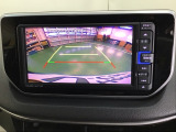 ガイドライン付きバックモニターで車庫入れも安心。知らない道でも安心して楽しくお出かけができます