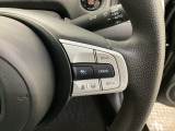 ハンドルにHondaセンシング系のクルーズコントロールやレーンキープアシストなどのスイッチが装備されています。ハンドルから手を離さず安全に操作できます。