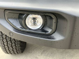 初代JEEP WILLYSからインスピレーションを得た丸目ライトとボクシーなフォルム。ヘッドライト、フロントフォグライト、テールライトにLEDを初採用