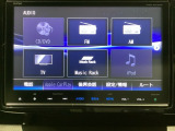 ワイド画面のナビゲーションはフルセグTVのGathers純正メモリーナビを搭載しています。Bluetoothオーディオ機能がありますので、スマートフォンなどの音楽も再生できます。