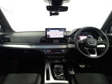 室内の使用感も少なく、まだまだこれから安心して長くお乗りいただけるお車です。