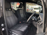 運転席・助手席です