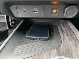 スマホワイヤレス充電とUSB端子はAタイプとCタイプがあります。