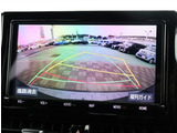 お車選びをお楽しみ頂けるよう、在庫車の展示スペースを十分に確保しております。