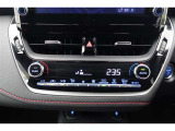 ★エアコンはオートタイプが装着済みです!オートモードにしておけば、車内温度を設定するだけで風の料や吹き出し口の切り替えを機械が行ってくれます!一年中快適な環境を作れますよ♪