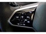 《ACC》アダプティブクルーズコントロール(全車速追従機能付)は30-160kmhまで設定可能で、クルーズコントロールにレーダーセンサーを組み合わせたシステムとなります。長距離走行時などでの疲労を低減