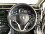 ハンドルにHondaセンシング系のクルーズコントロールやレーンキープアシストなどの操作スイッチが装備されています。ハンドルから手を離さず安全に操作できます。