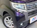 【LEDヘッドライト】悪天候や夜間走行時も良好な視界を確保し安心して運転できる高輝度LEDヘッドライトを装備!点灯速度が早く、消費電力も抑えられています。