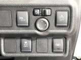【インテリジェントエマージェンシーブレーキ】フロントカメラで前方の車両や歩行者を検知。衝突しそうな時は衝突被害軽減ブレーキが作動、衝突回避をサポート。より安全にドライブをお楽しみいただけます。