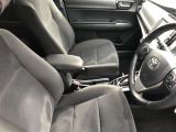 高いホールド性で運転姿勢が安定します。長距離ドライブでも疲れにくいのが魅力です。快適なドライビングライフをお送りください♪