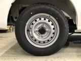ホイールだけでも車のイメージがかなり変わりますね。