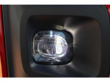 悪天候時の対向車への視認性を高めるLEDヘッドライトです。