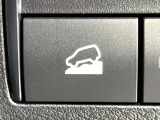 【ダウンヒルアシスト】急な坂道を下るときに自動でブレーキを制御、一定の低速度を保ちます。雪道や悪路など滑りやすい路面の下り坂でもタイヤがロックしないから安心!ハンドル操作に集中できます!