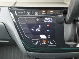 オートエアコンを装備しておりますので、四季を通じて車内を快適な温度に保つことが出来ます!高級感が有りますね!