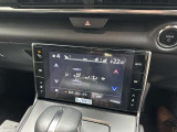 エアコン操作はタッチパネル式。運転席助手席はシートヒーター付き。ステアリングヒーターも完備