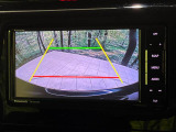 【バックカメラ】駐車時に後方がリアルタイム映像で確認できます。大型商業施設や立体駐車場での駐車時や、夜間のバック時に大活躍!運転スキルに関わらず、今や必須となった装備のひとつです!