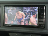 『1台』のお車に対して、3名体制で日々議論を重ね仕入れを行っております。