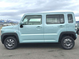 【届出済未使用車とは】自動車の分類では「新車」「中古車」この2種類しかありません。走行距離が100km未満かつ初度登録または初度届出された車両を「届出済未使用車」と呼んでいます。