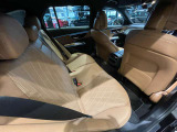 車両は屋内展示しておりますので天候に関係なくごゆっくりコンディションご確認頂けます。車両を倉庫へ保管している場合が御座いますのでご来店前に在庫確認頂けると幸いです。TEL072-784-8800