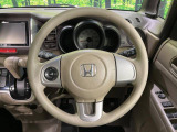 インテリアに合わせたデザインのステアリングは、運転される方のことも考え、運転しやすい形状、大きさです。是非一度、実際に触ってお確かめください。