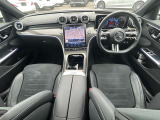 一体感のあるナビは、高級感ある車内を演出してくれます。オーディオ機能も充実しておりますので、運転もより楽しめます♪