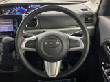 インテリアに合わせたデザインのステアリングは、運転される方のことも考え、運転しやすい形状、大きさです。是非一度、実際に触ってお確かめください。
