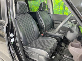 運転席まわりには十分なスペースがあり、大柄な方でもゆったり運転していただける環境です。